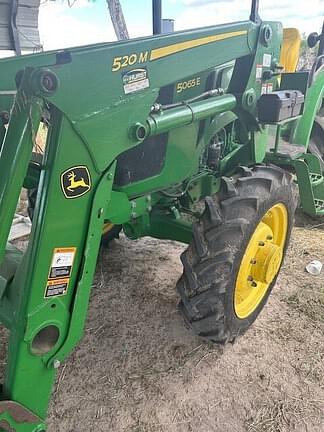 Image of John Deere 5065E equipment image 4