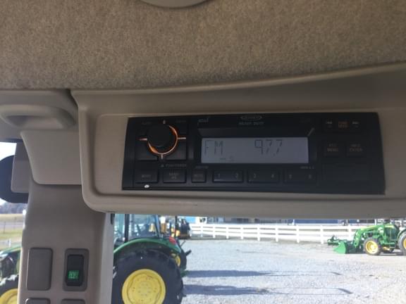 Image of John Deere 5065E equipment image 3