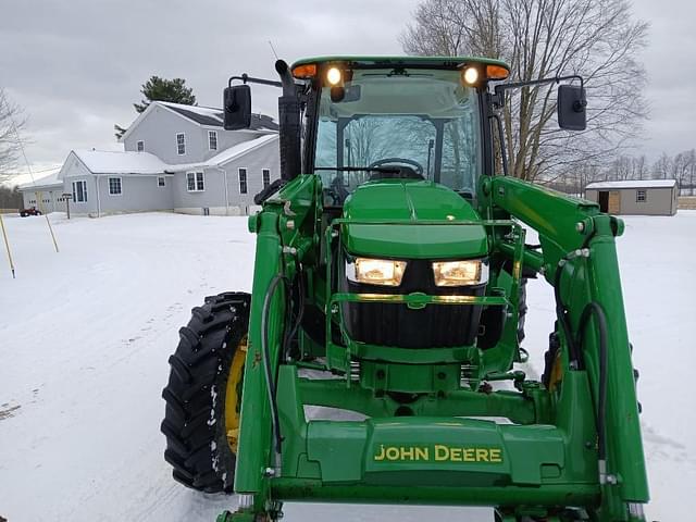 Image of John Deere 5065E equipment image 3