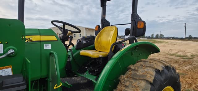 Image of John Deere 5065E equipment image 4