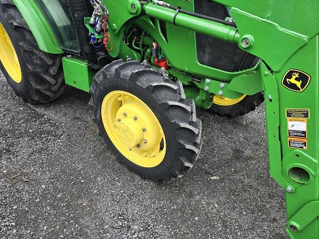 Image of John Deere 5065E equipment image 4
