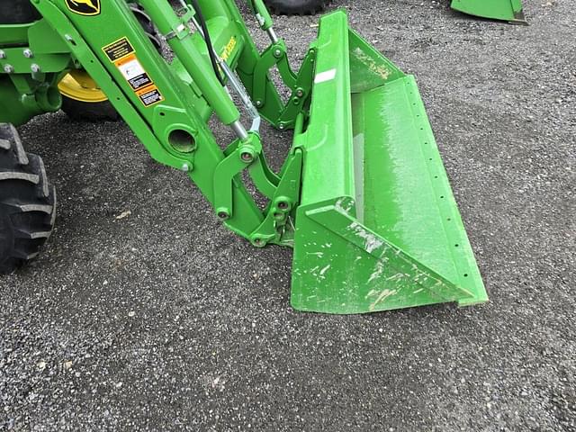 Image of John Deere 5065E equipment image 4