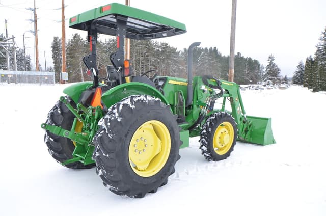 Image of John Deere 5065E equipment image 3