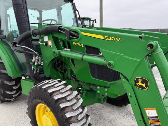 Image of John Deere 5075E equipment image 4