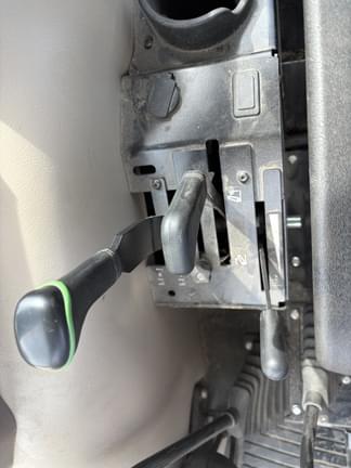 Image of John Deere 5075E equipment image 4