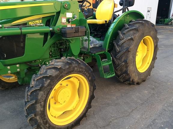 Image of John Deere 5075E equipment image 3