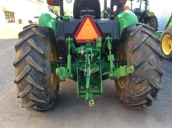 Image of John Deere 5075E equipment image 4