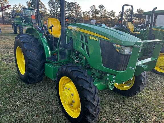 Image of John Deere 5075E equipment image 3