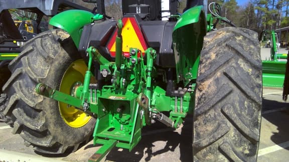 Image of John Deere 5075E equipment image 2