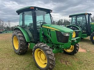 Main image John Deere 5075E 1