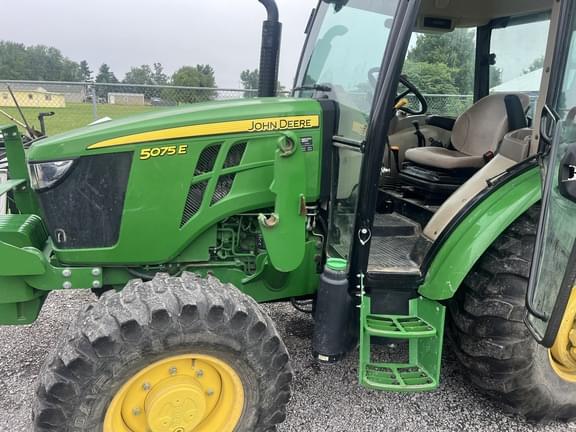 Image of John Deere 5075E equipment image 3