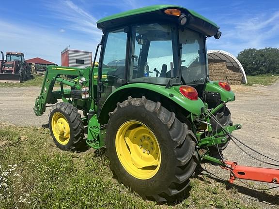 Image of John Deere 5075E equipment image 4