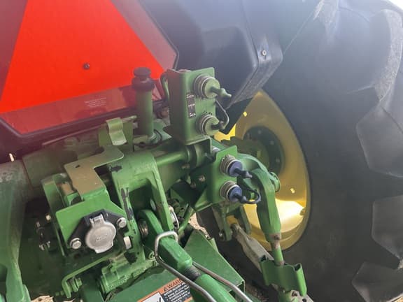 Image of John Deere 5075E equipment image 4