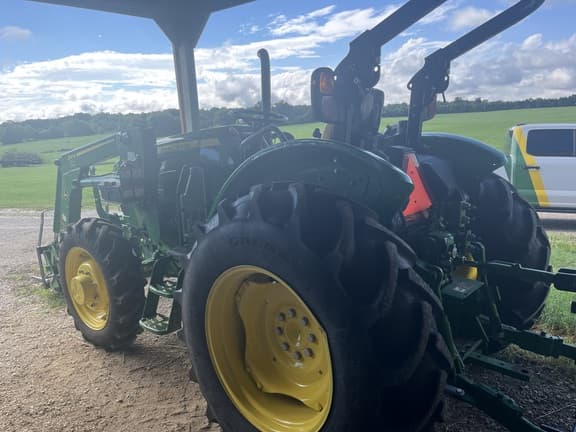 Image of John Deere 5075E equipment image 3