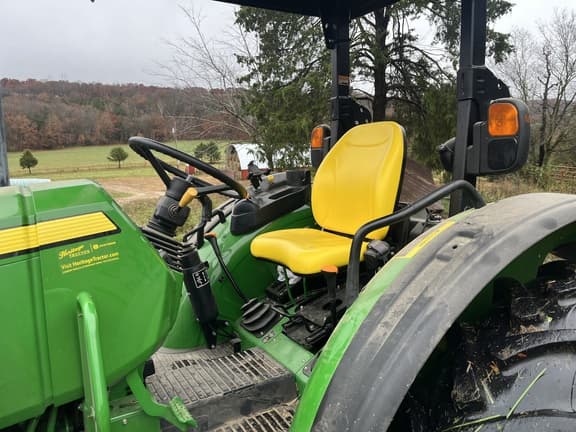 Image of John Deere 5075E equipment image 2
