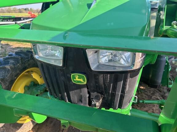 Image of John Deere 5075E equipment image 4
