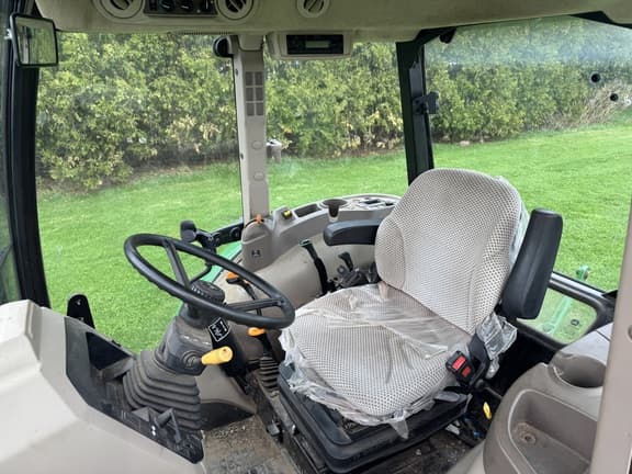 Image of John Deere 5075E equipment image 4