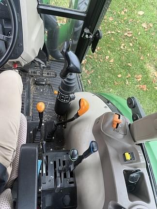 Image of John Deere 5075E equipment image 4