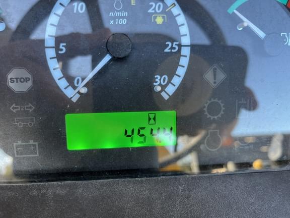 Image of John Deere 5075E equipment image 4