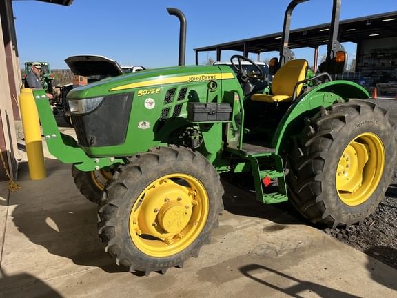2018 John Deere 5075E Equipment Image0