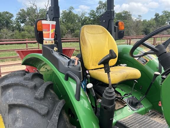 Image of John Deere 5075E equipment image 4