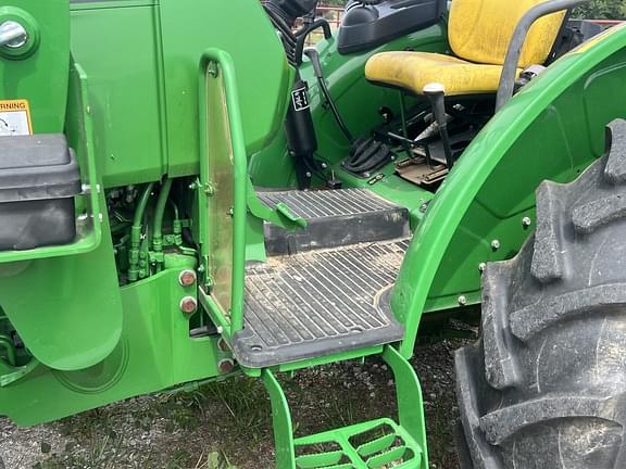 Image of John Deere 5075E equipment image 3
