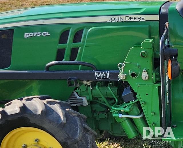 Image of John Deere 5075GL equipment image 4