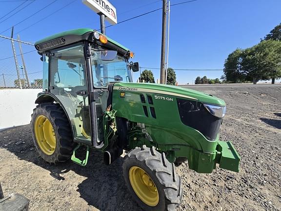 Image of John Deere 5075GN equipment image 4