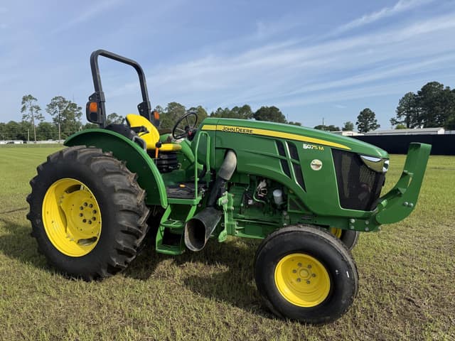 Image of John Deere 5075M equipment image 2