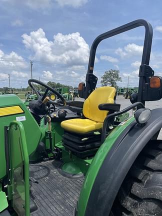 Image of John Deere 5075M equipment image 4