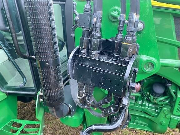 Image of John Deere 5075M equipment image 3