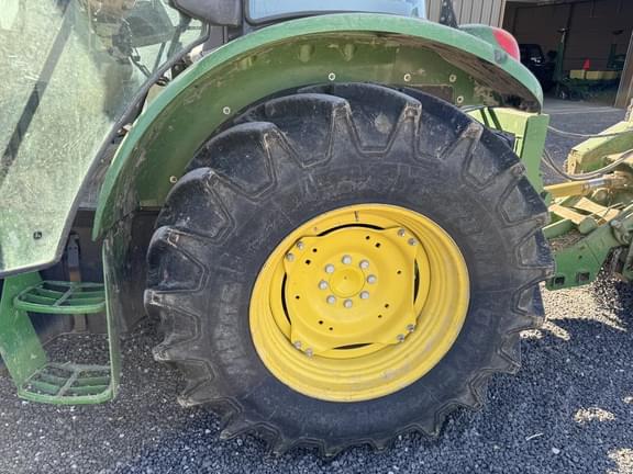 Image of John Deere 5075M equipment image 2