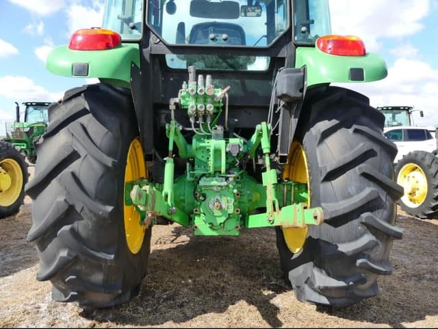 Image of John Deere 5085E equipment image 4