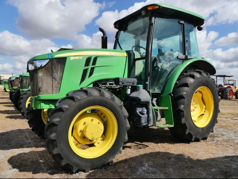 2018 John Deere 5085E Equipment Image0