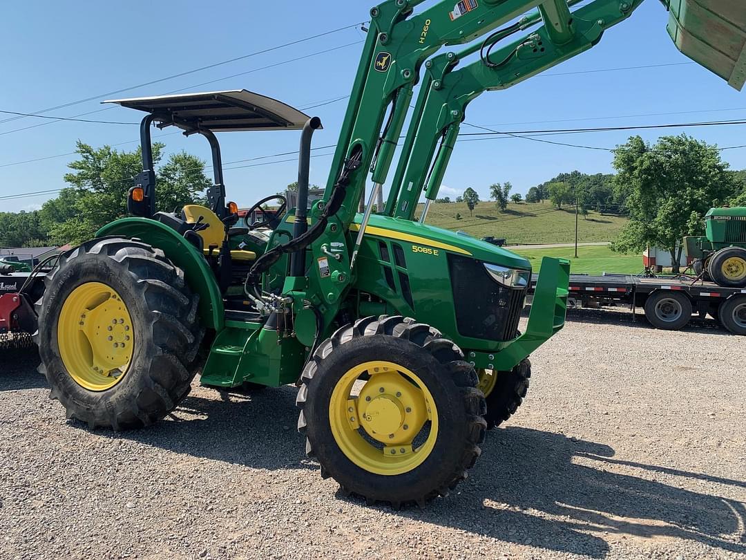 Image of John Deere 5085E Primary image