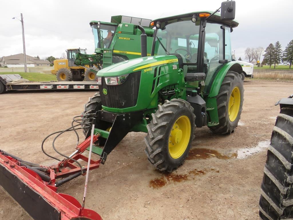 Image of John Deere 5085E Primary image