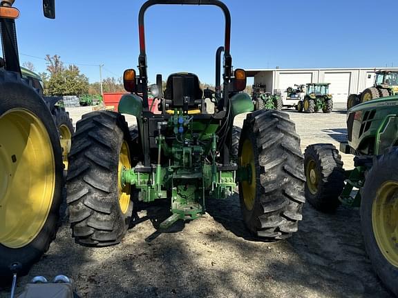 Image of John Deere 5085E equipment image 3