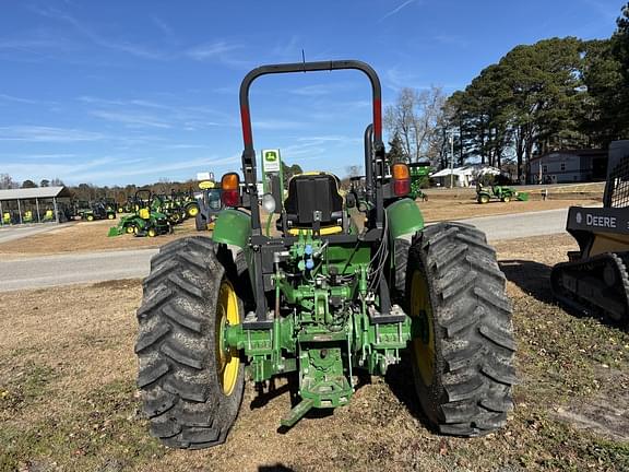 Image of John Deere 5085E equipment image 4