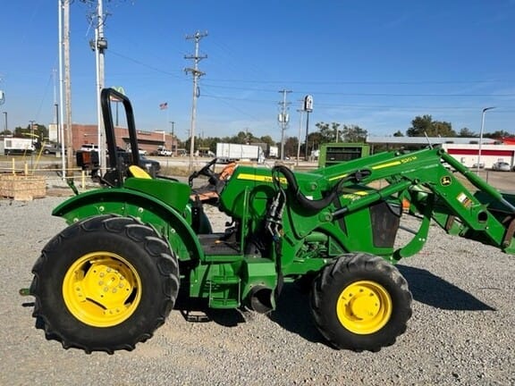 2018 John Deere 5090EL Equipment Image0