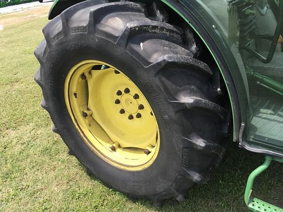 Image of John Deere 5090GN equipment image 4