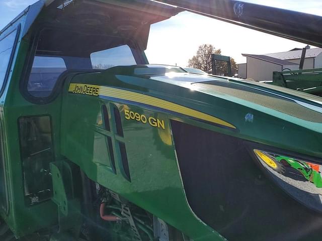 Image of John Deere 5090GN equipment image 2