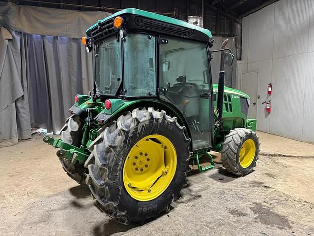Image of John Deere 5090GN equipment image 4