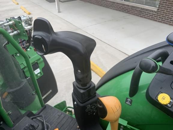 Image of John Deere 5090M equipment image 4