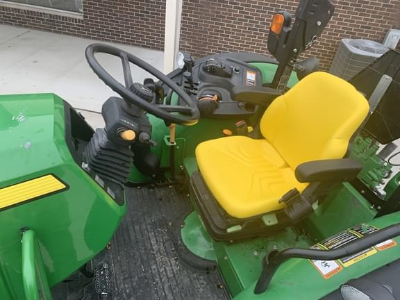 Image of John Deere 5090M equipment image 2