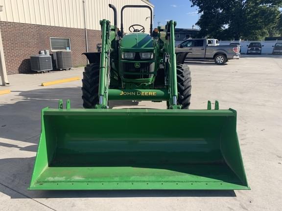 Image of John Deere 5090M equipment image 2
