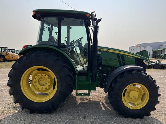 Main image John Deere 5090M 3