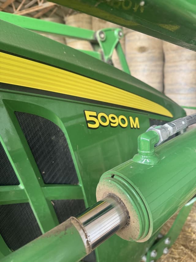 Image of John Deere 5090M equipment image 1