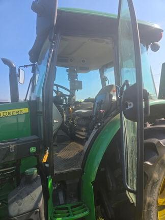 Image of John Deere 5090M equipment image 2