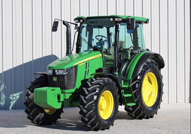 Image of John Deere 5090R equipment image 3