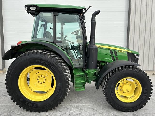 Image of John Deere 5090R equipment image 3